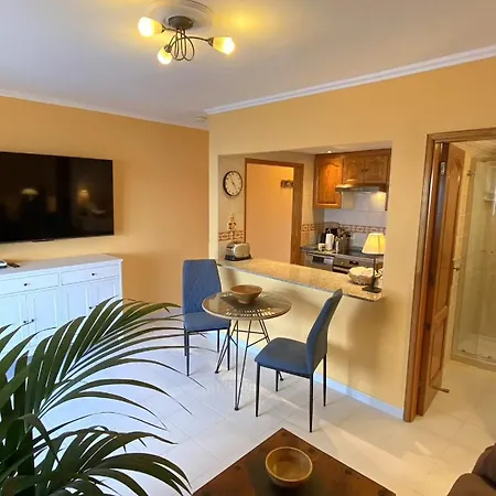 App 308 - Wundervoller Meerblick, Sehr Zentrale Lage, Angenehm Ruhig Apartment Tias